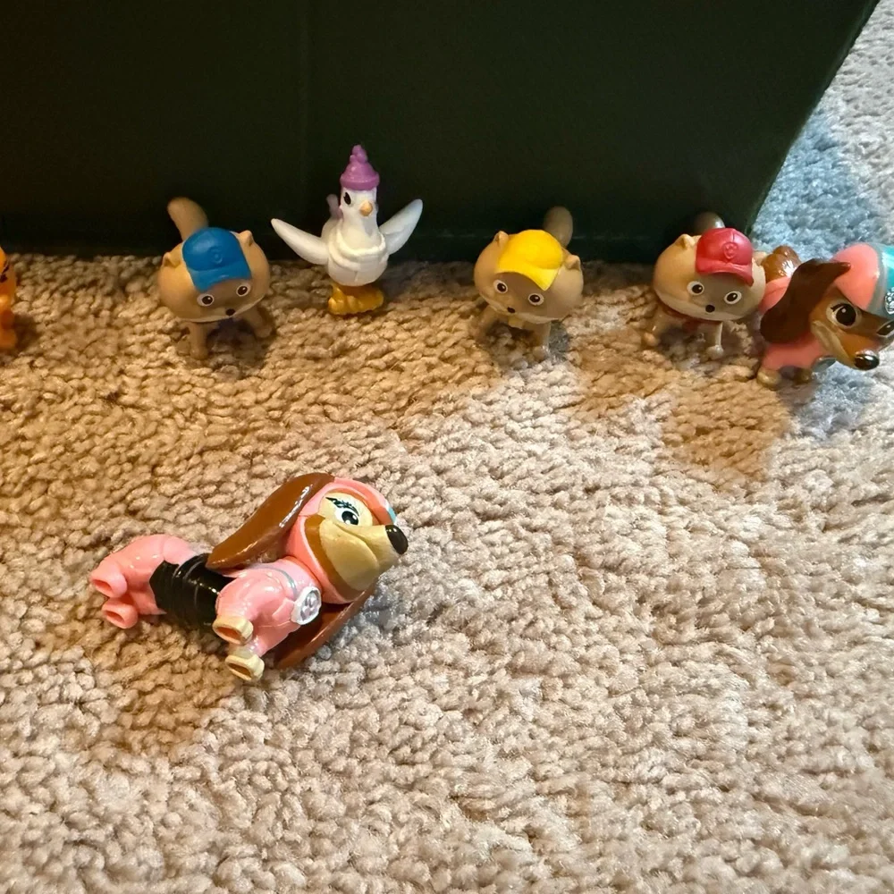 Paw Patrol misc. characters  Vehicle with Figures - Picture 6 of 6